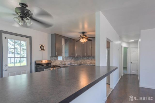 82 Markowitz Street, Carteret, NJ 07008