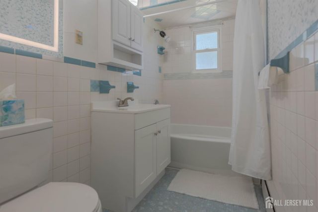82 Markowitz Street, Carteret, NJ 07008