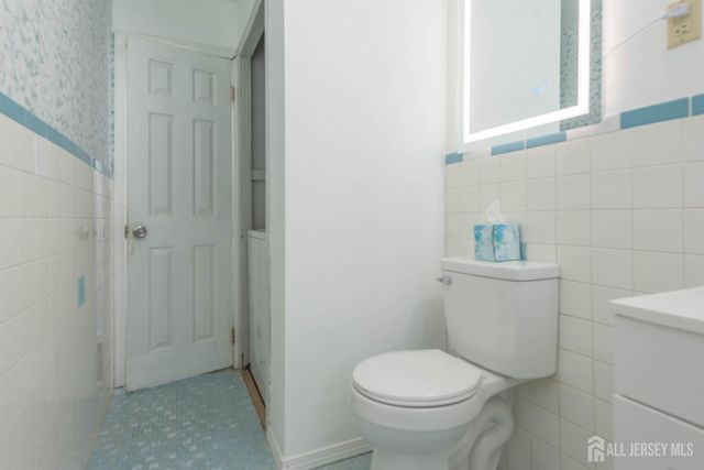 82 Markowitz Street, Carteret, NJ 07008