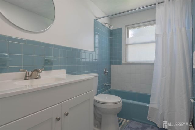 82 Markowitz Street, Carteret, NJ 07008