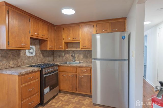 82 Markowitz Street, Carteret, NJ 07008