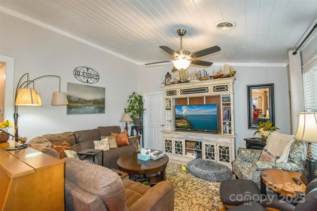 184 Pisgah Shadows Road, Penrose, NC 28766