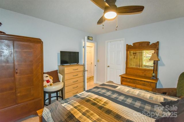 184 Pisgah Shadows Road, Penrose, NC 28766