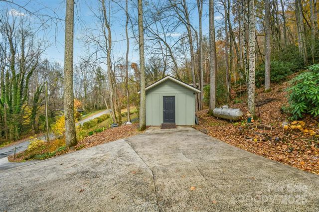 184 Pisgah Shadows Road, Penrose, NC 28766