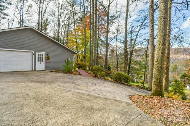 184 Pisgah Shadows Road, Penrose, NC 28766