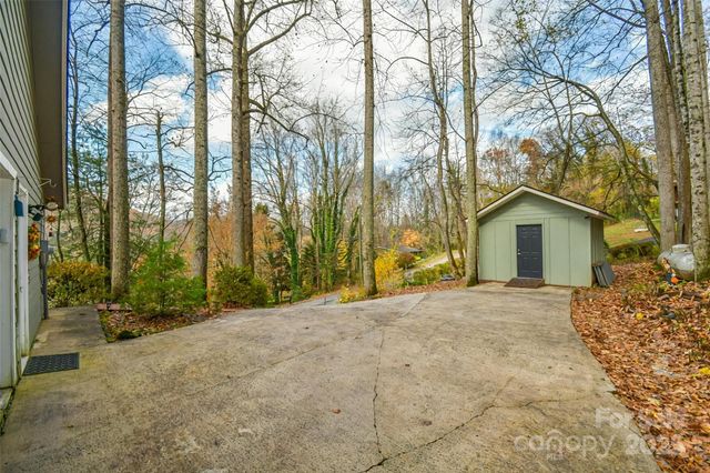 184 Pisgah Shadows Road, Penrose, NC 28766
