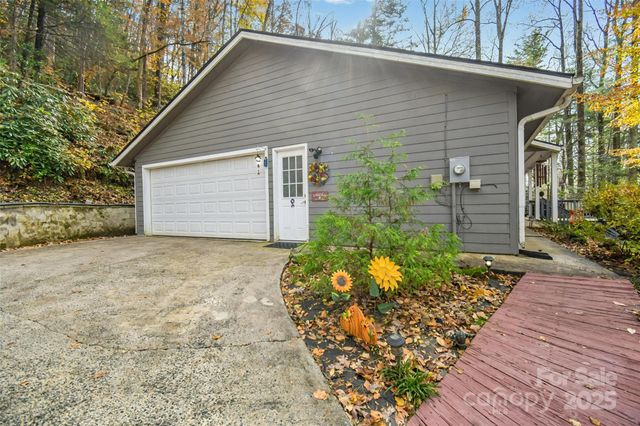 184 Pisgah Shadows Road, Penrose, NC 28766