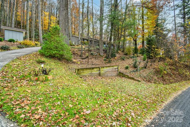 184 Pisgah Shadows Road, Penrose, NC 28766