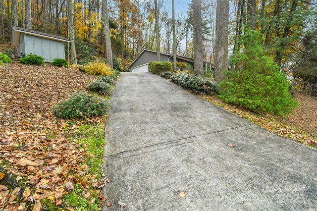 184 Pisgah Shadows Road, Penrose, NC 28766