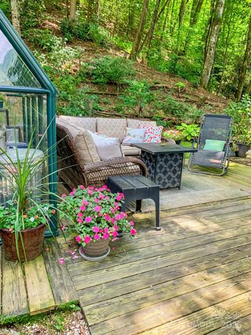 184 Pisgah Shadows Road, Penrose, NC 28766