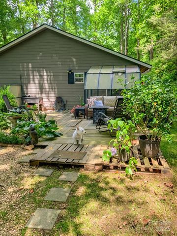 184 Pisgah Shadows Road, Penrose, NC 28766