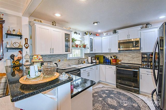 184 Pisgah Shadows Road, Penrose, NC 28766