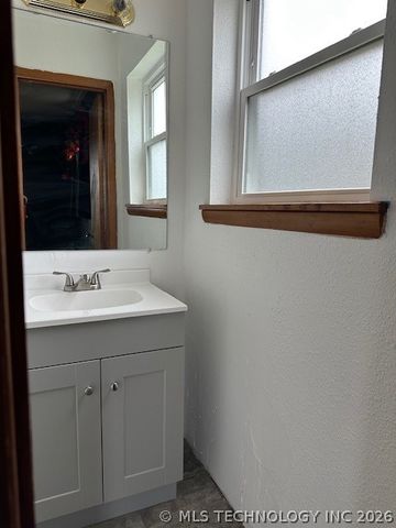 906 NW 1st Street, Wagoner, OK 74467