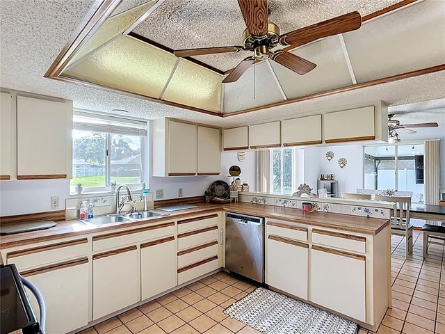 7838 ROLLING GROVE DRIVE E, Lakeland, FL 33810