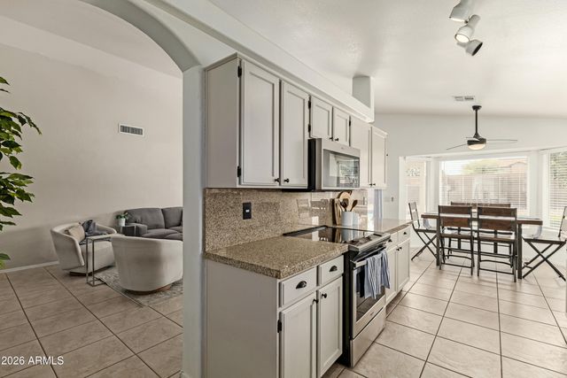 653 W NARANJA Avenue, Mesa, AZ 85210