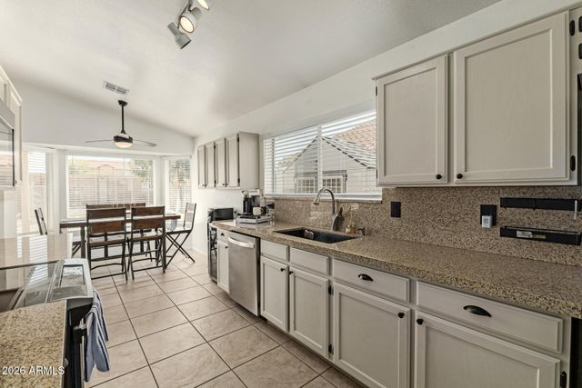 653 W NARANJA Avenue, Mesa, AZ 85210