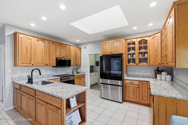 305 Gablewood Cir, Louisville, KY 40245