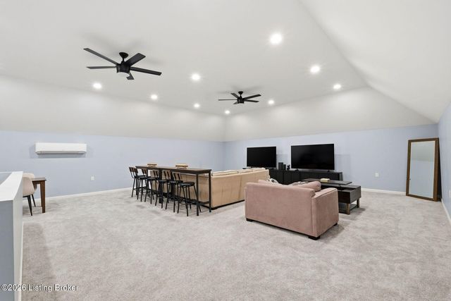305 Gablewood Cir, Louisville, KY 40245