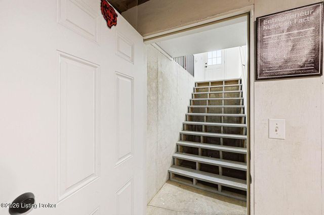 305 Gablewood Cir, Louisville, KY 40245