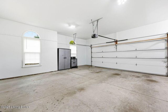 305 Gablewood Cir, Louisville, KY 40245