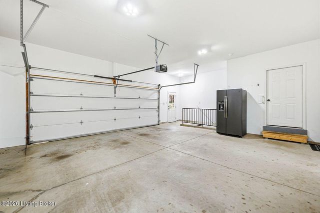 305 Gablewood Cir, Louisville, KY 40245