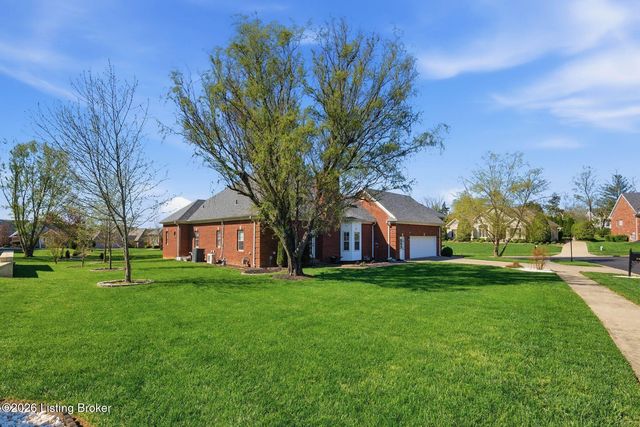305 Gablewood Cir, Louisville, KY 40245
