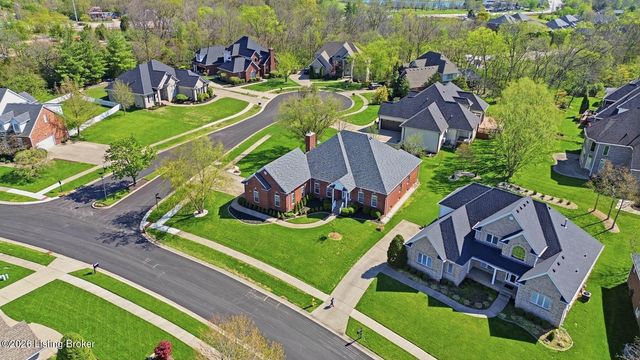 305 Gablewood Cir, Louisville, KY 40245