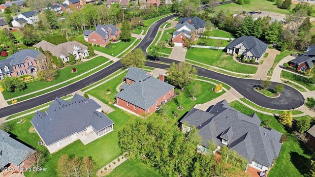 305 Gablewood Cir, Louisville, KY 40245