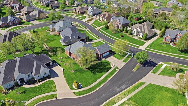 305 Gablewood Cir, Louisville, KY 40245