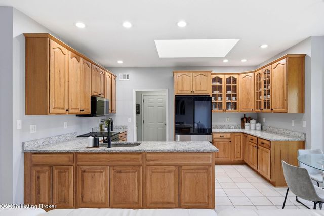 305 Gablewood Cir, Louisville, KY 40245