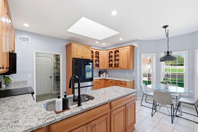 305 Gablewood Cir, Louisville, KY 40245