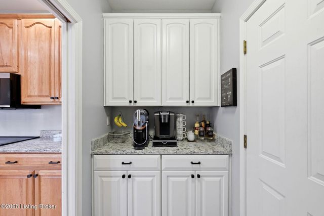 305 Gablewood Cir, Louisville, KY 40245