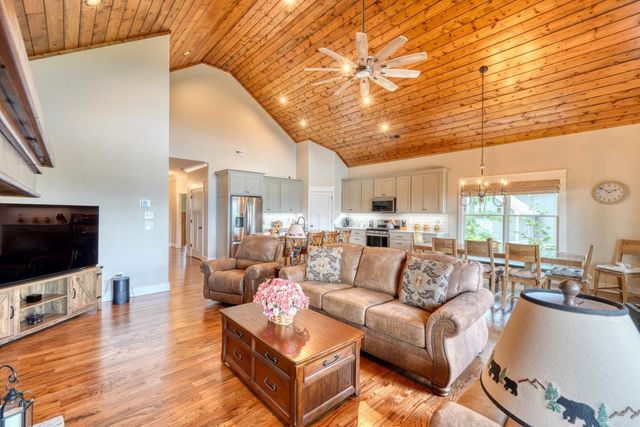 25 Ivy Log Heights Spur, Young Harris, GA 30582