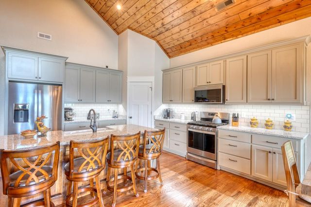 25 Ivy Log Heights Spur, Young Harris, GA 30582