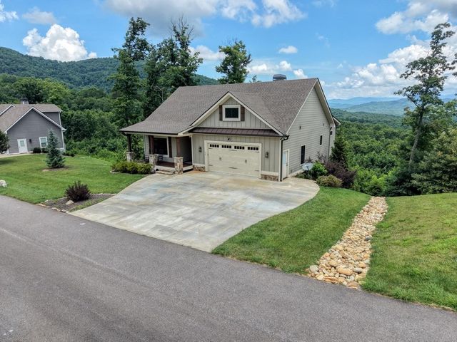 25 Ivy Log Heights Spur, Young Harris, GA 30582
