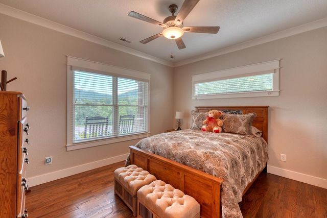 25 Ivy Log Heights Spur, Young Harris, GA 30582