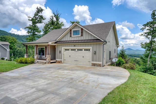 25 Ivy Log Heights Spur, Young Harris, GA 30582