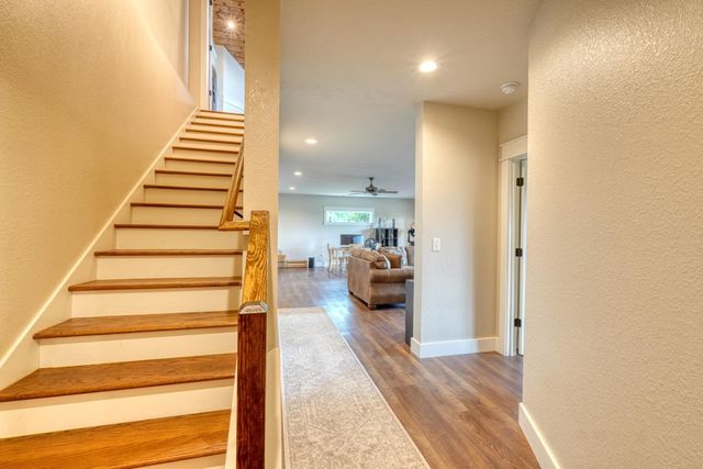 25 Ivy Log Heights Spur, Young Harris, GA 30582