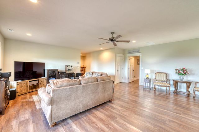 25 Ivy Log Heights Spur, Young Harris, GA 30582