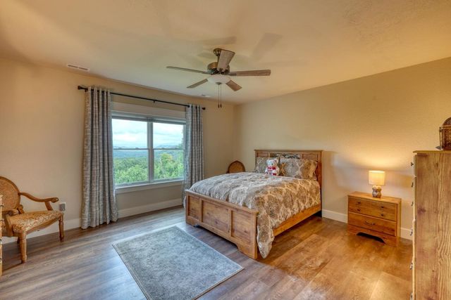 25 Ivy Log Heights Spur, Young Harris, GA 30582