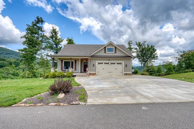 25 Ivy Log Heights Spur, Young Harris, GA 30582