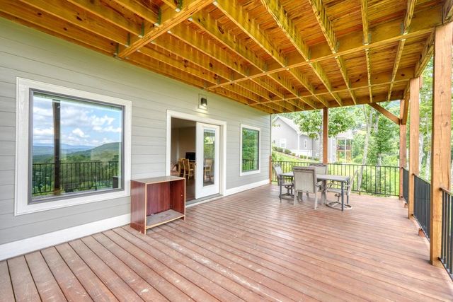 25 Ivy Log Heights Spur, Young Harris, GA 30582