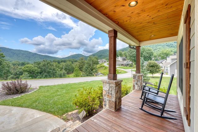25 Ivy Log Heights Spur, Young Harris, GA 30582