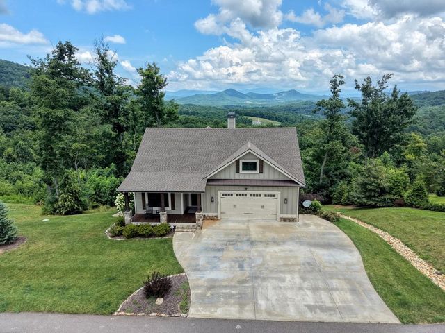 25 Ivy Log Heights Spur, Young Harris, GA 30582