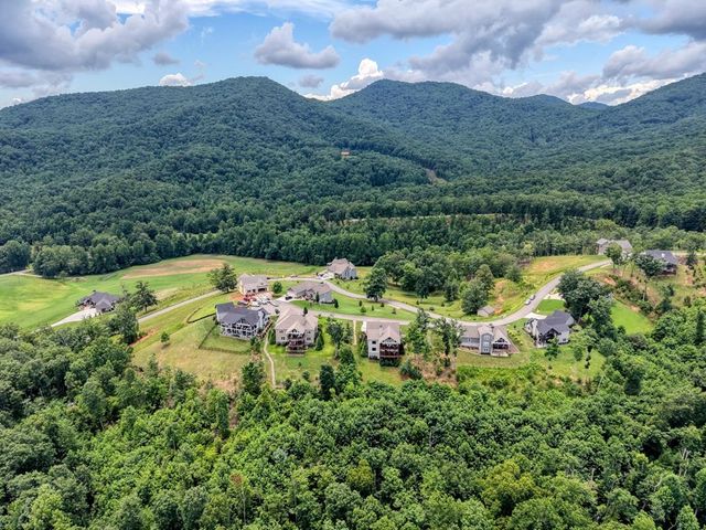 25 Ivy Log Heights Spur, Young Harris, GA 30582