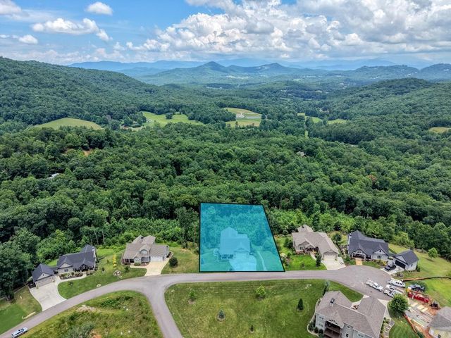 25 Ivy Log Heights Spur, Young Harris, GA 30582