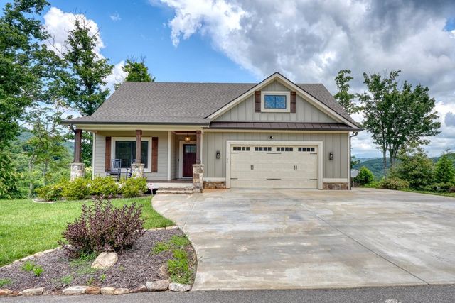 25 Ivy Log Heights Spur, Young Harris, GA 30582