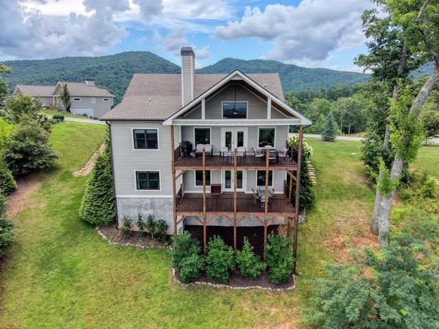 25 Ivy Log Heights Spur, Young Harris, GA 30582