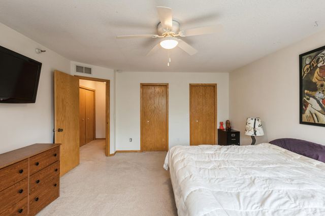 2752 Autumnwood Lane, Minnetonka, MN 55305