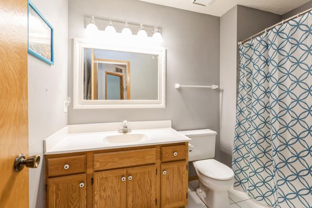 2752 Autumnwood Lane, Minnetonka, MN 55305